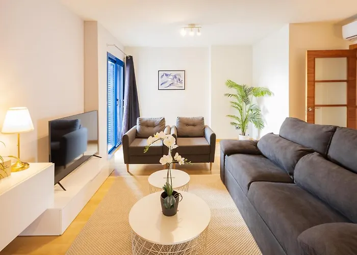 Lucas House By Group * 锡切斯