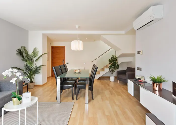 Lucas House By Group * 锡切斯