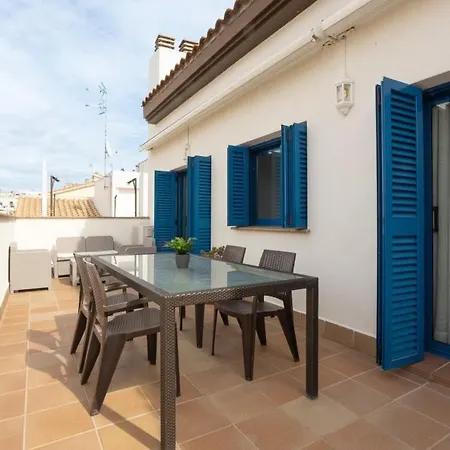 Lucas House By Group דירה